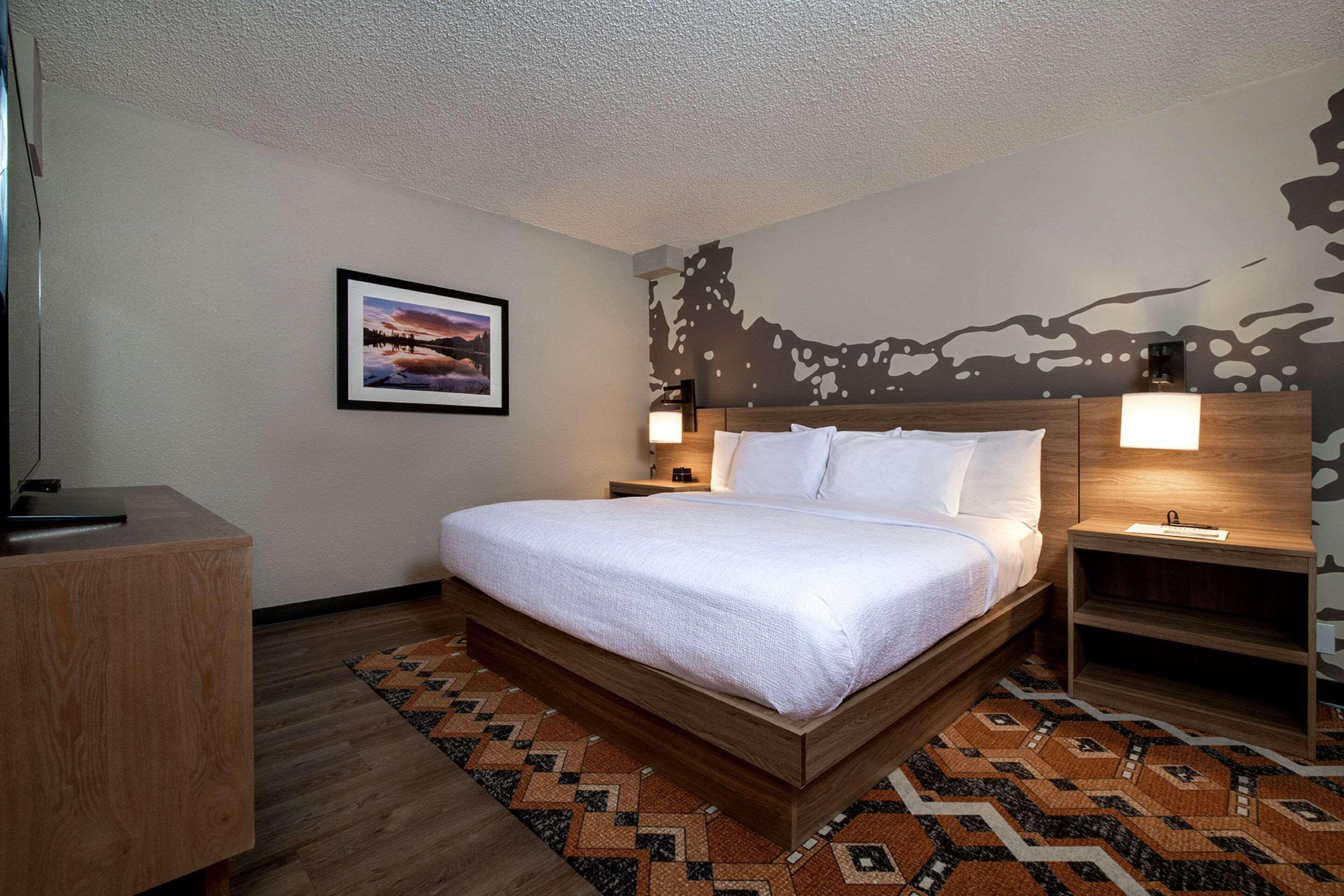 Room, Double Bed, Mountain View, Holiday Inn Estes Park 2/4