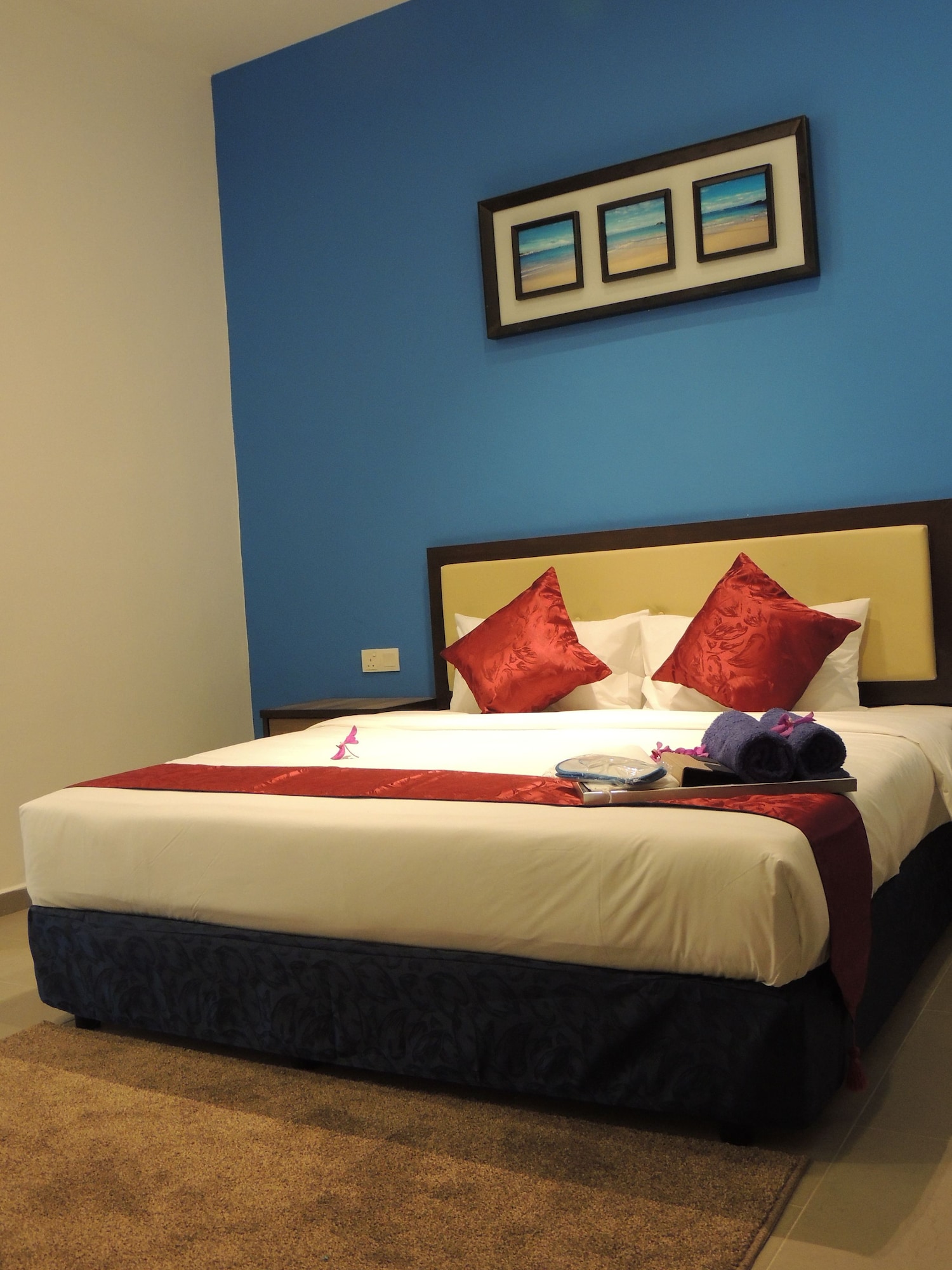 DELUXE, KING BED