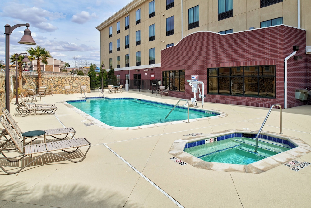 Holiday Inn Express Hotel and Suites El Paso Airport Area 62/64