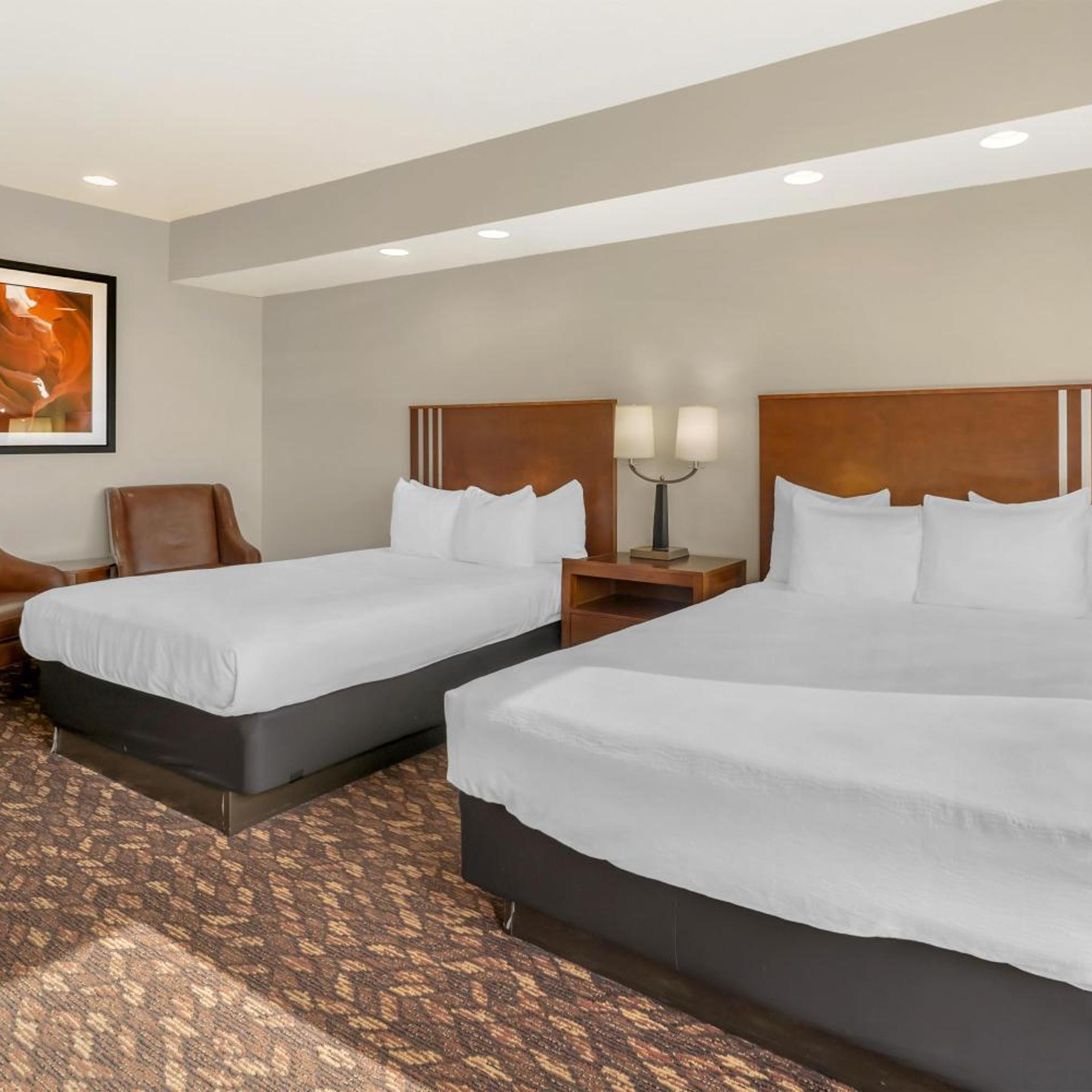 Room, King Bed, 2 Queen Beds, Partial Harbour View