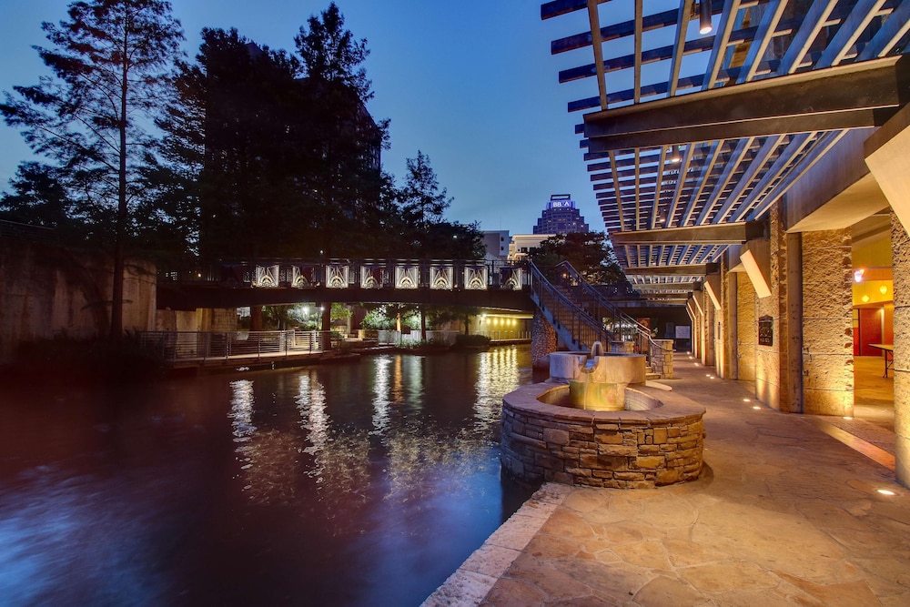 Drury Plaza Hotel San Antonio Riverwalk 38/43