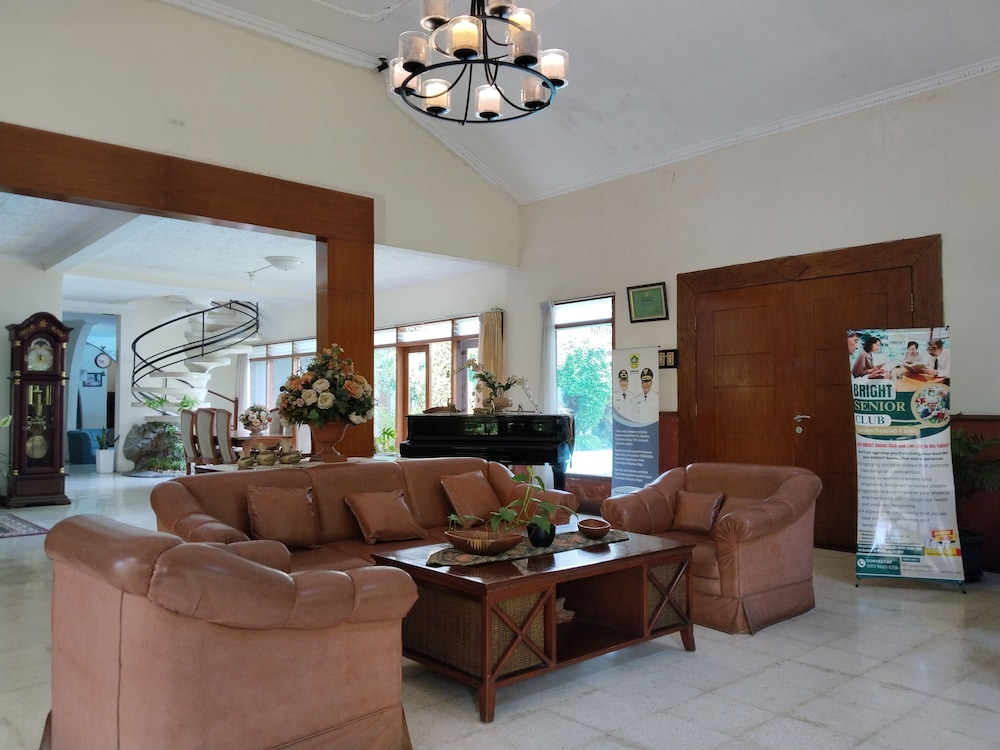 The Garden Family Guest House 48/50