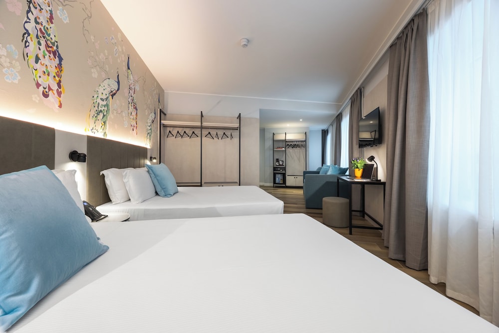 FAMILY, QUEEN BED