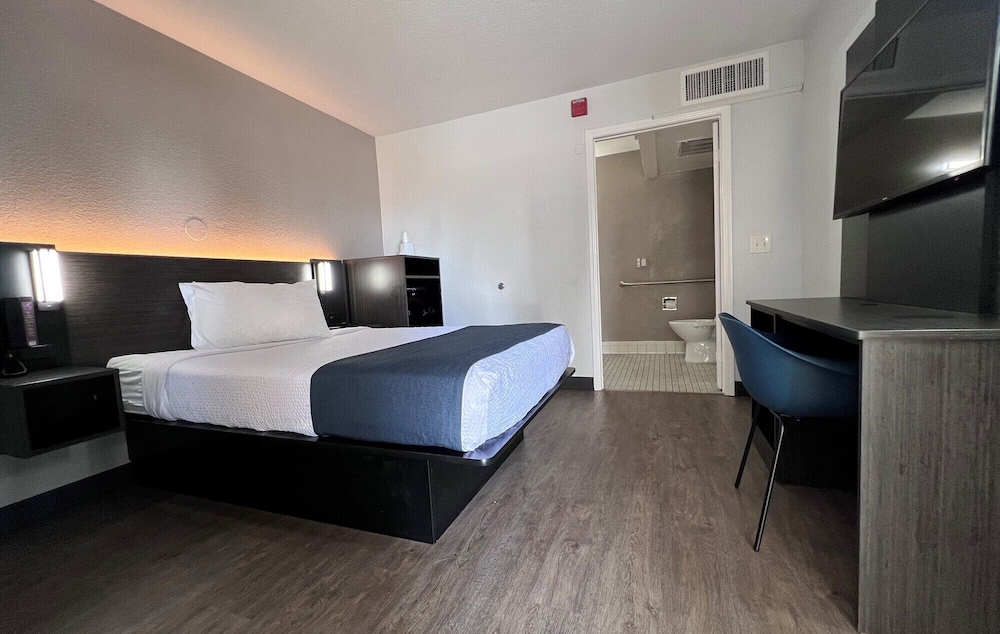 STANDARD, DOUBLE BED, ACCESSIBLE