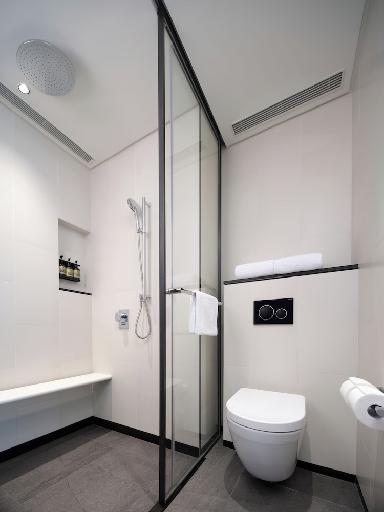Artyzen Habitat Hongqiao Shanghai 70/71