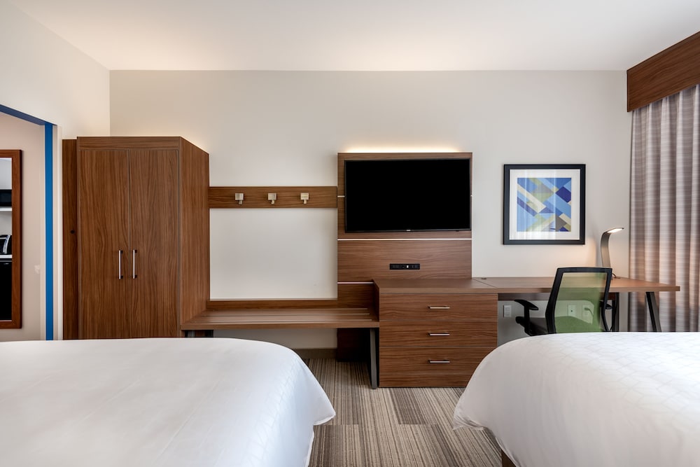Standard, 2 Queen Beds, Accessible