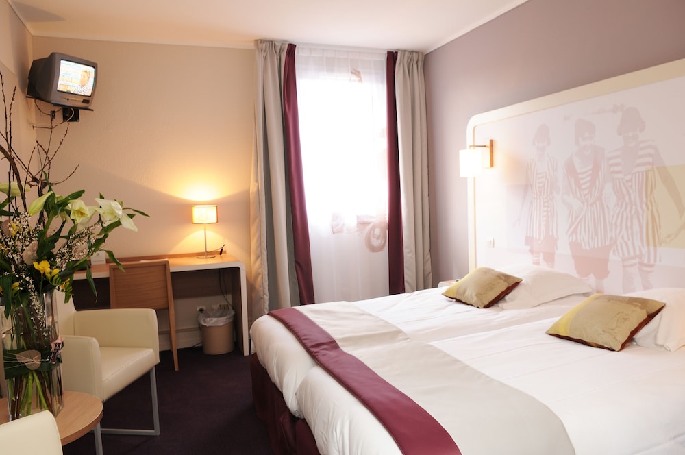Hotel Red Fox 8/61