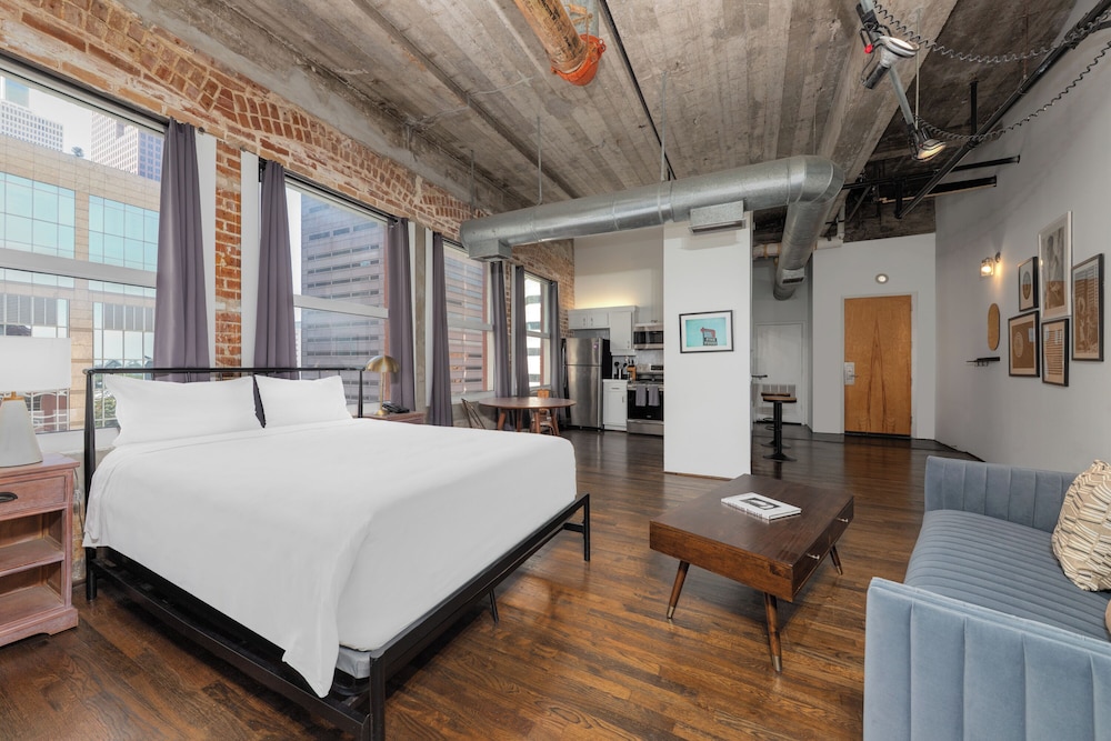 EXECUTIVE, STUDIO, QUEEN BED
