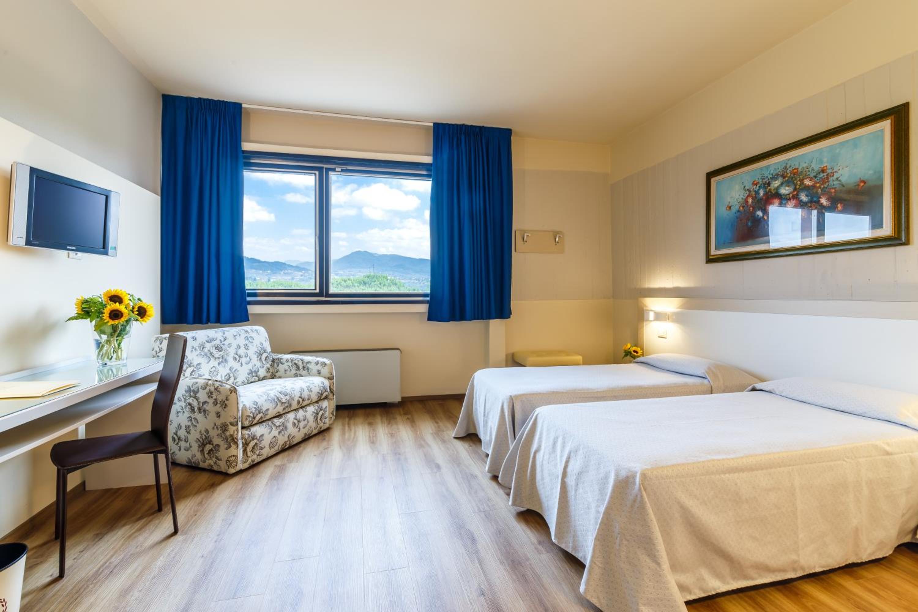 Room, Triple