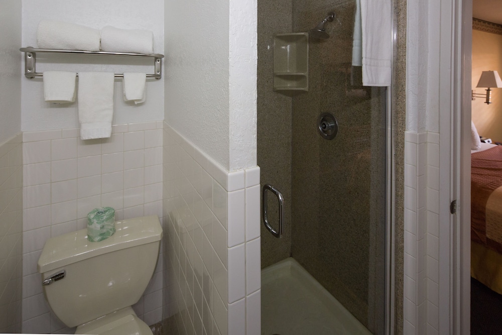 Geary Parkway Motel 33/72