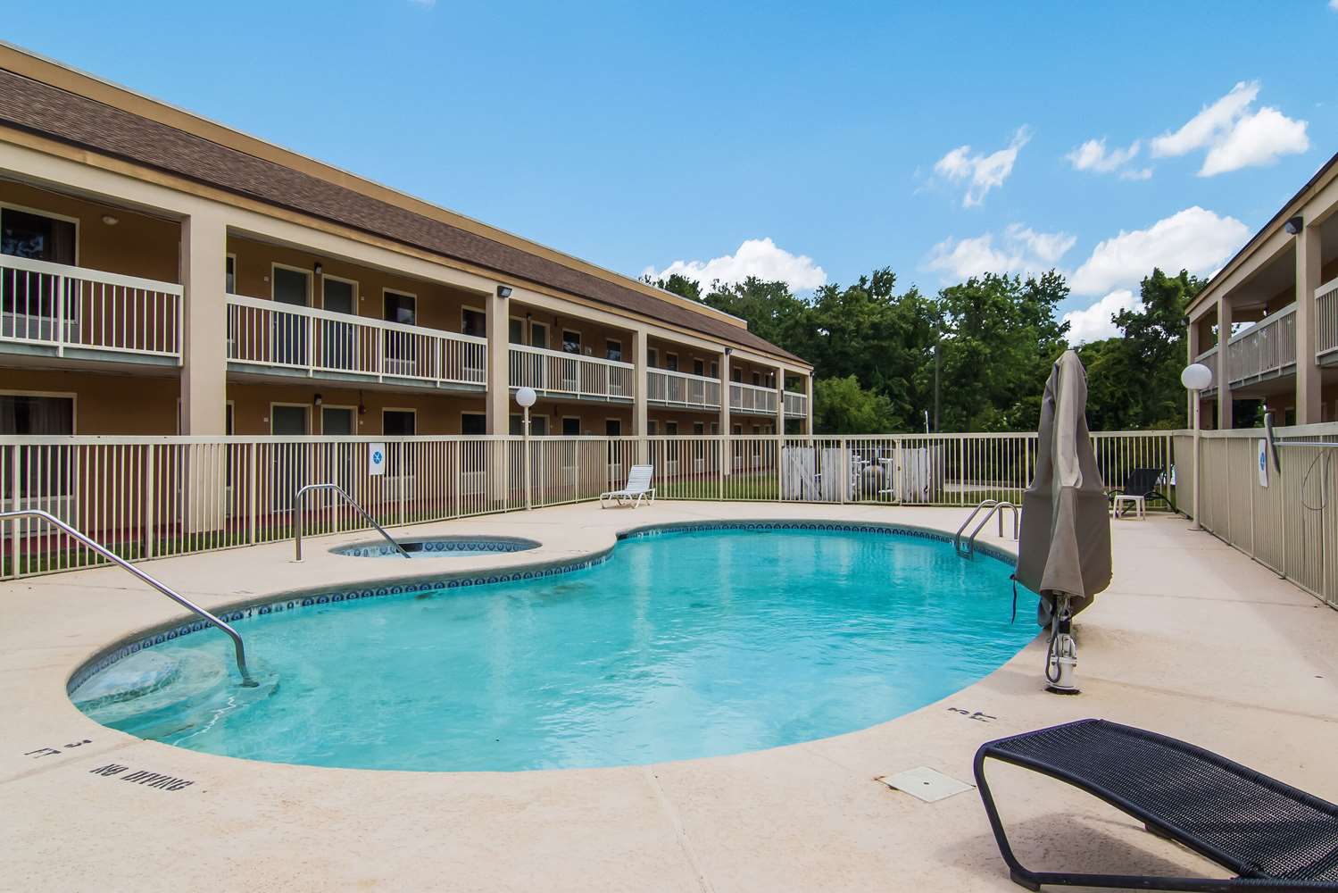 Suburban Studios Hotel Kingsland Near I-95 3/33