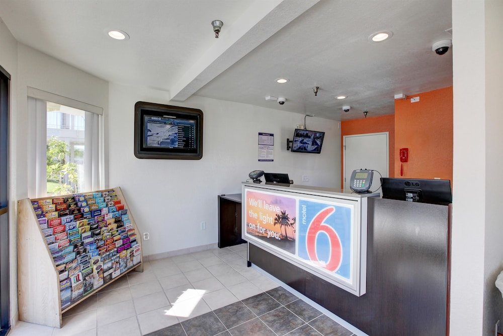 Motel6 Westminster, CA - North 6/60