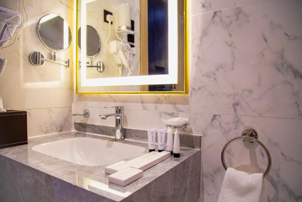 Oz Park Hotel 10/11