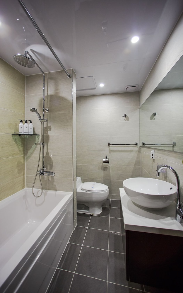 Harmony Hotel 54/55
