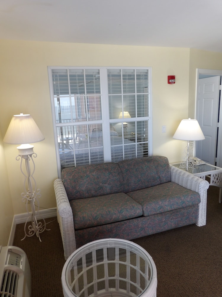 Edison Beach House 25/50