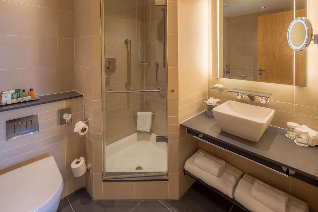 Caroline, Suite, Double Bed، Hilton At St Georges Park Burton upon Trent 3/4