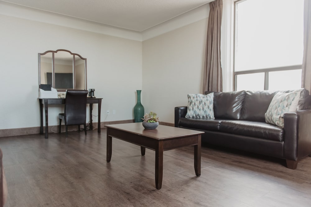 Prince Arthur Waterfront Hotel & Suites 30/43