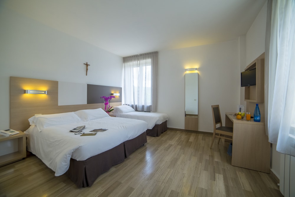 Hotel Delle Rose 9/45