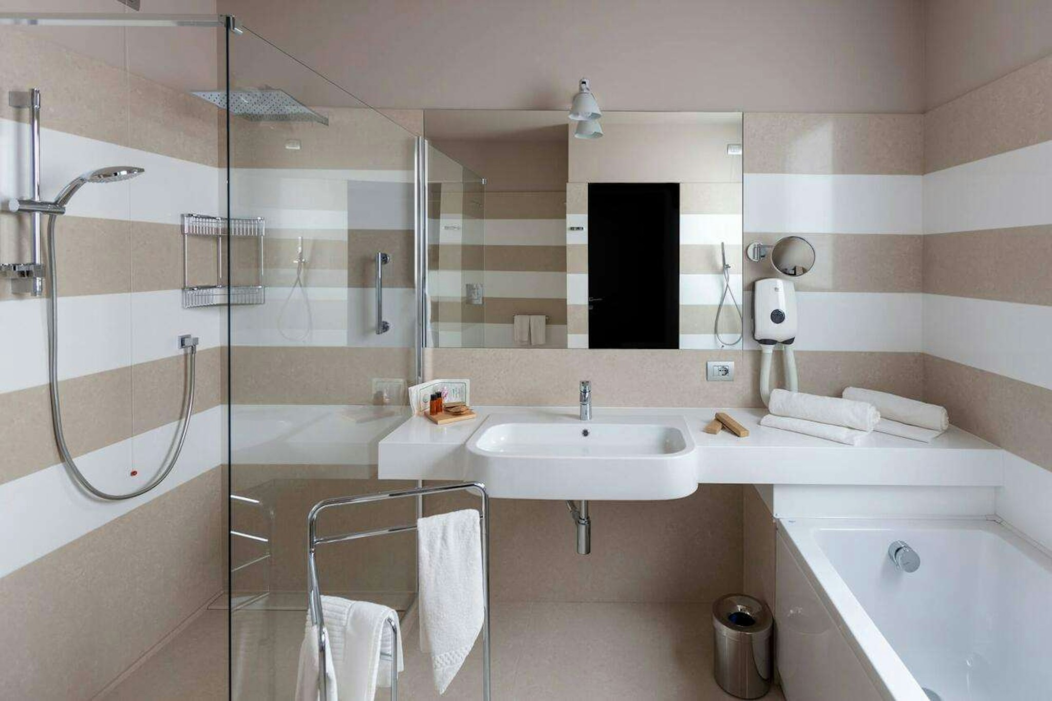 Albergo Vittoria 55/62