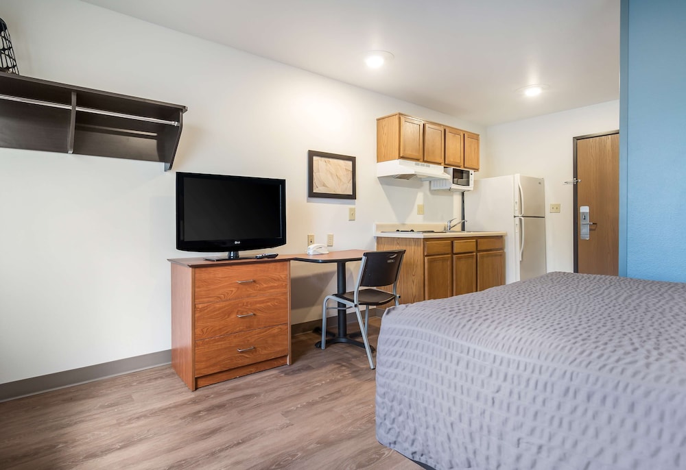 Studio 6 Extended Stay Fort Myers FL 25/49