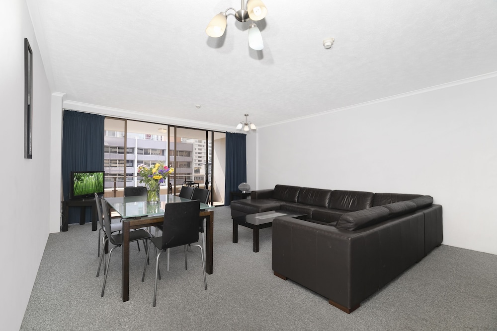 Astor Apartments 25/50