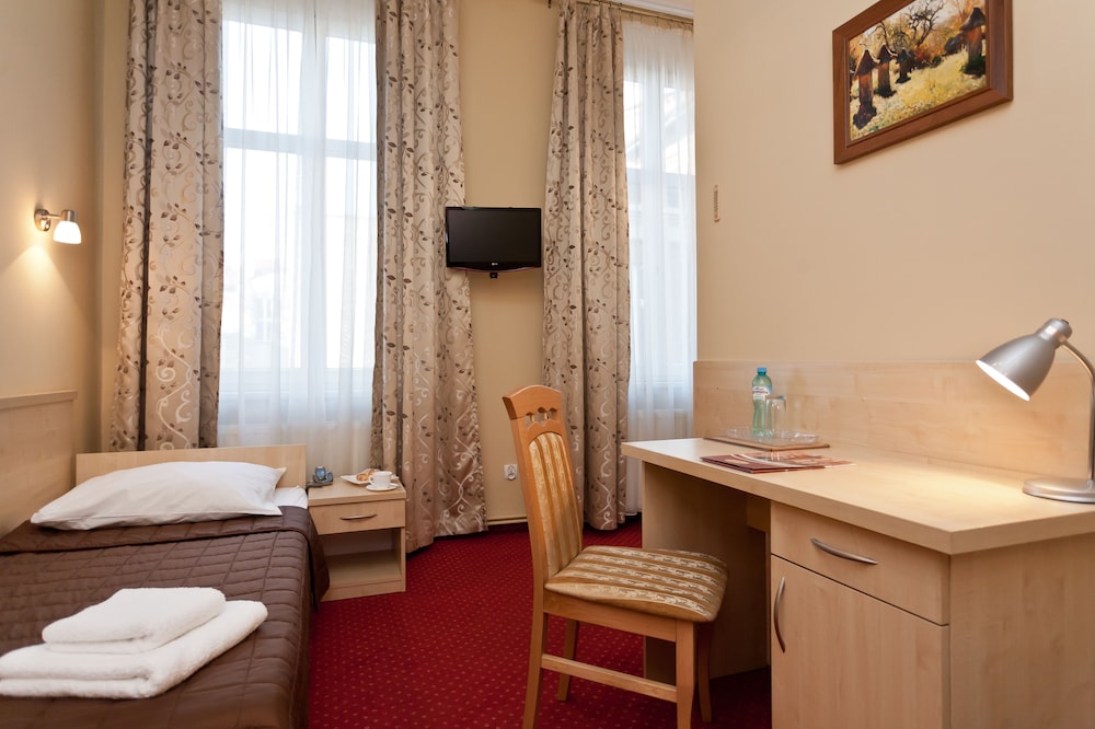 Maksymilian Hotel 33/70
