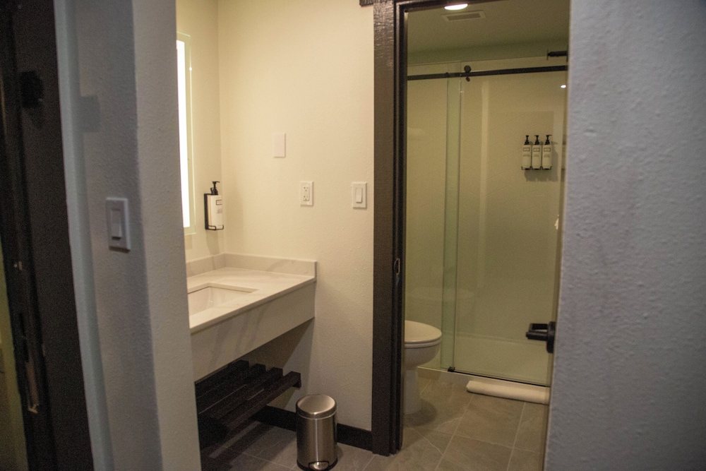 Suite, King Bed, King Murphy Bed, Garden View