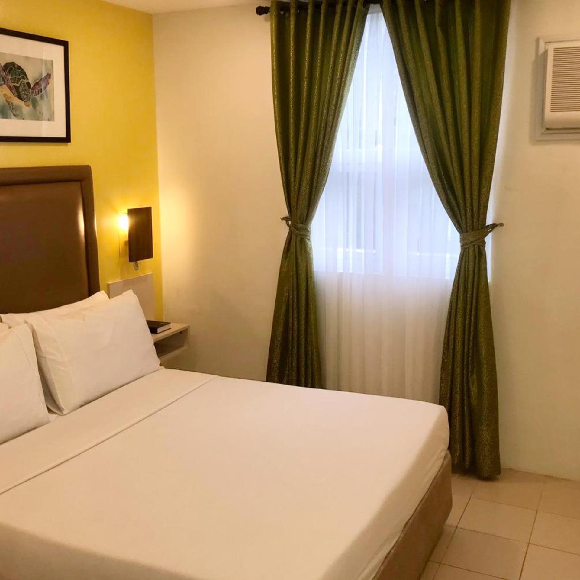 غرفة ديلوكس بسرير كينج وسرير كوين، Cebu Uncle Tom's Cabin Hotel 7/10