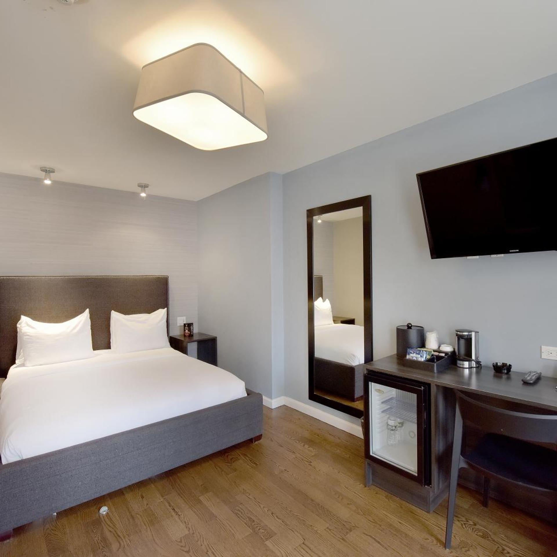 Premier, Queen Bed, Private Roof Deck