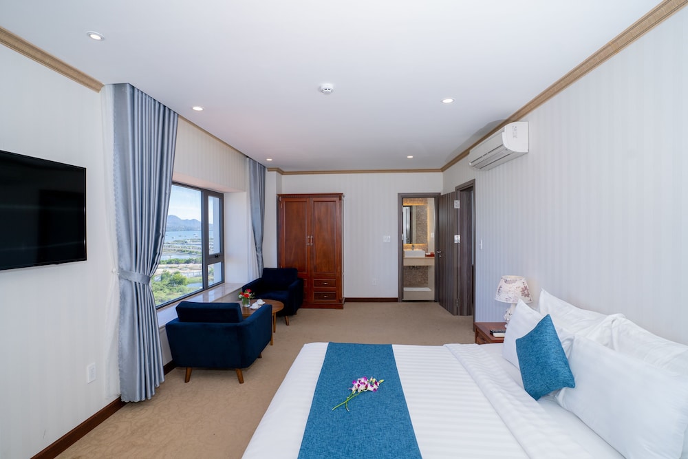 Navy Hotel Cam Ranh 24/50