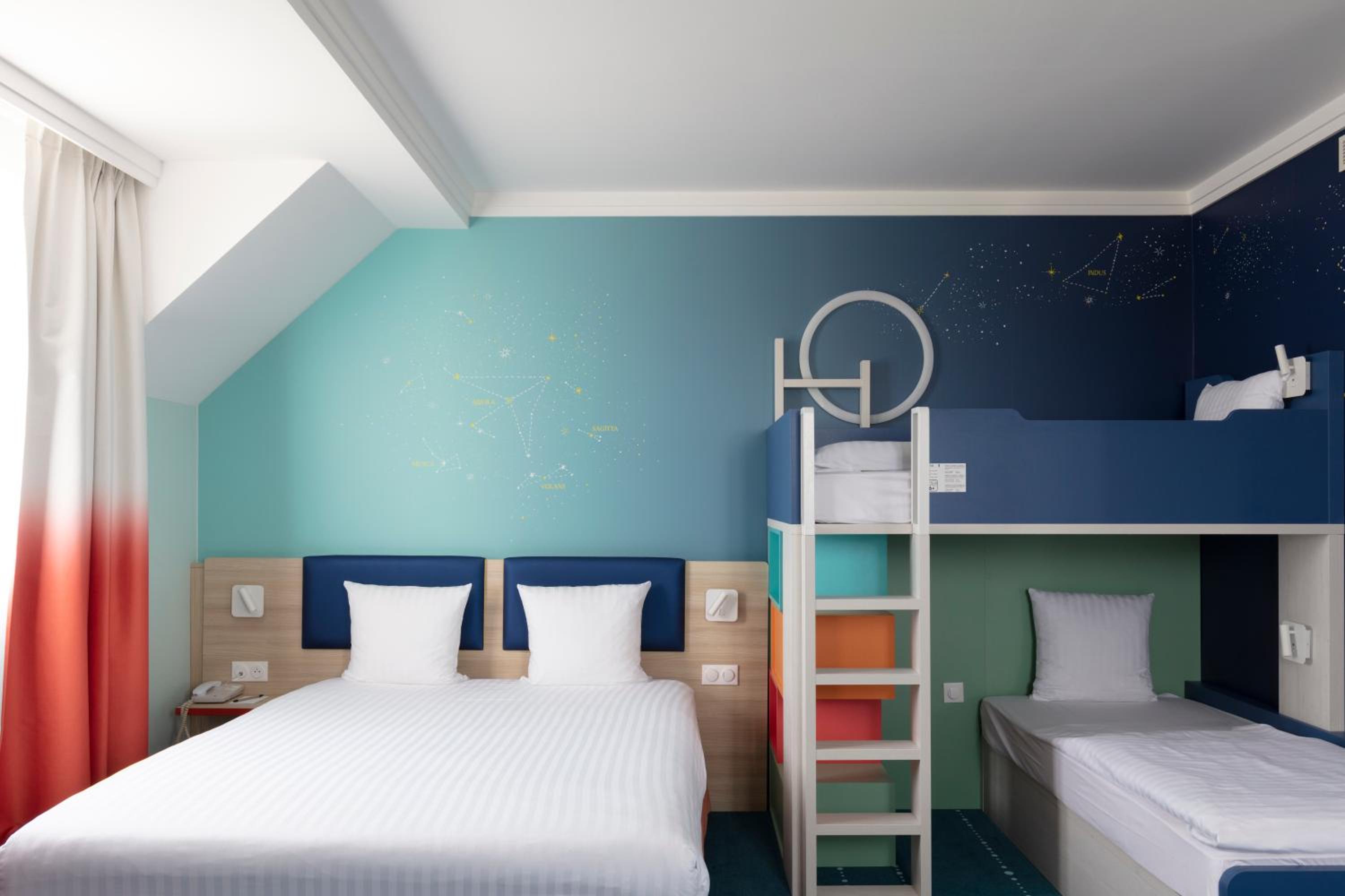 Family Suite, Queen Bed, Pool Access