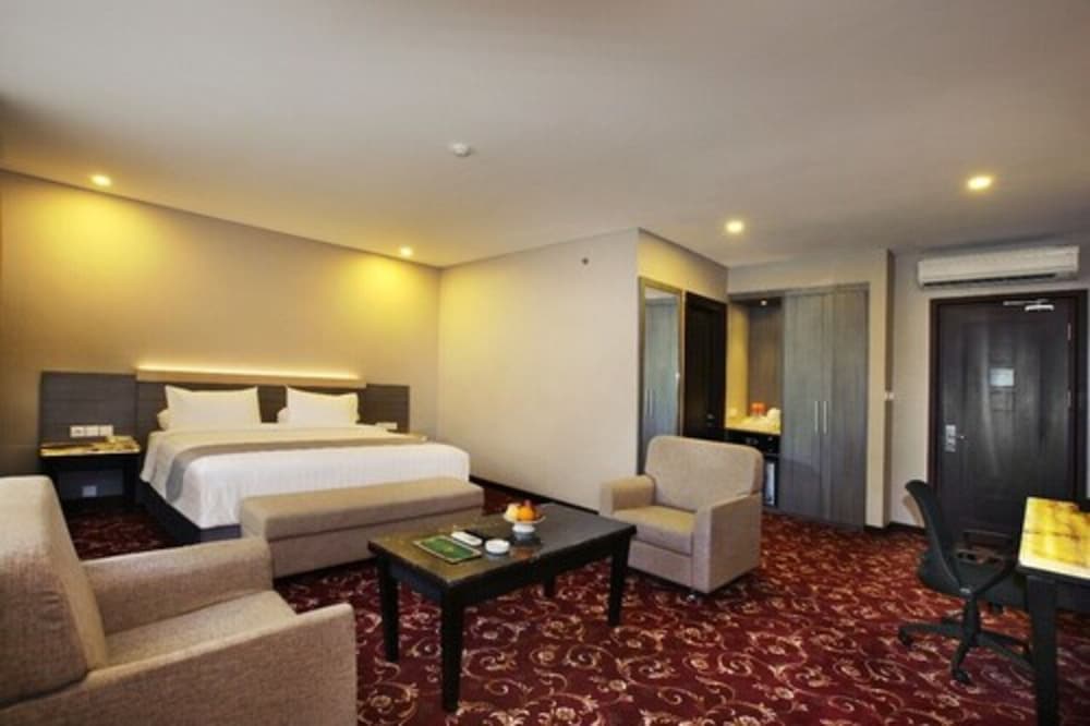 Pyramid Suites 16/54