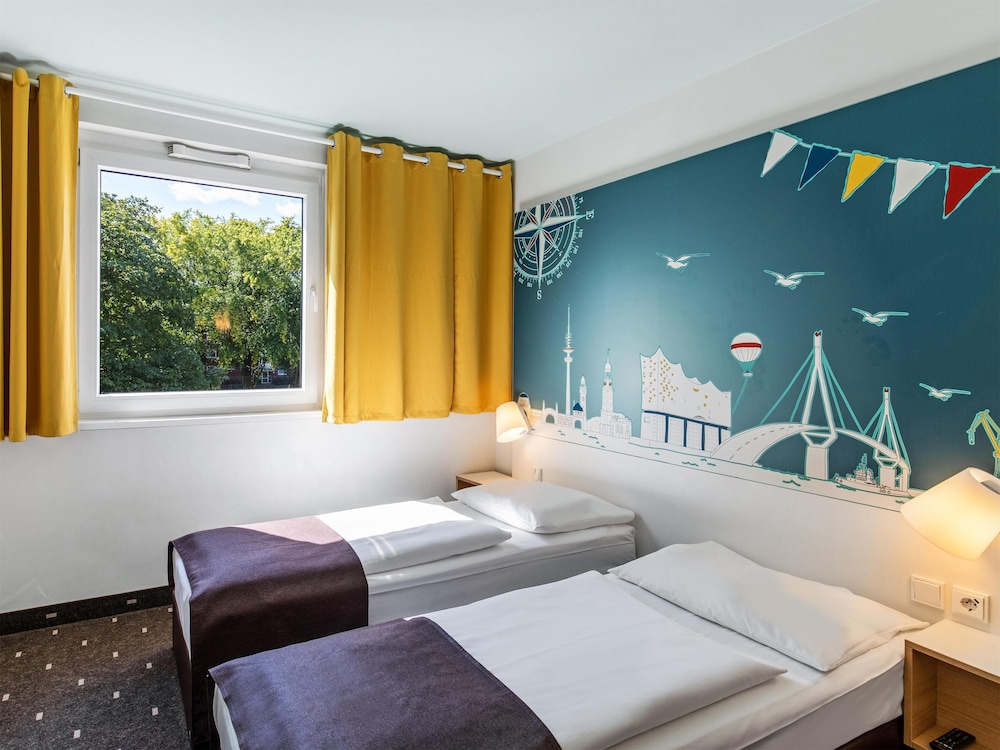 ROOM, TWIN BEDS