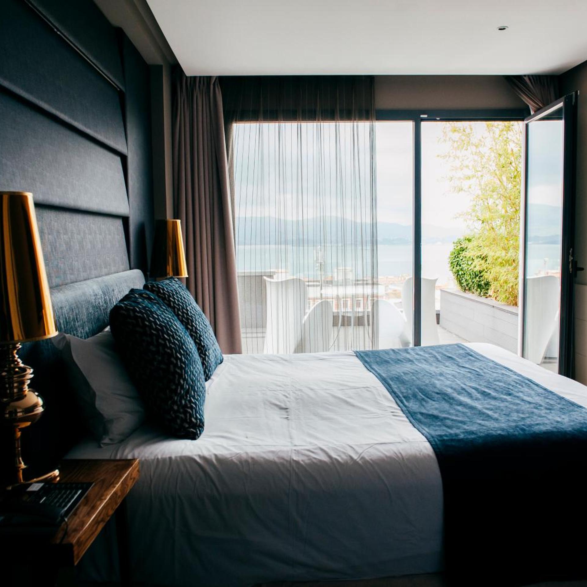 غرفة بسرير مزدوج بشرفة، Hotel Art Santander 3/10