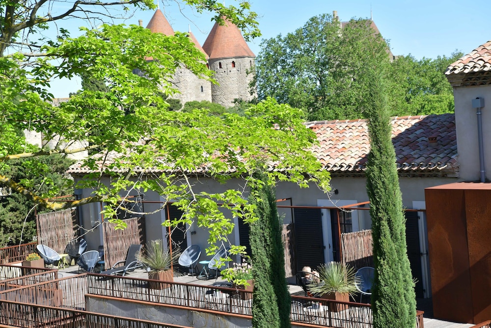 Pont Levis Hôtel By Franck Putelat 66/75
