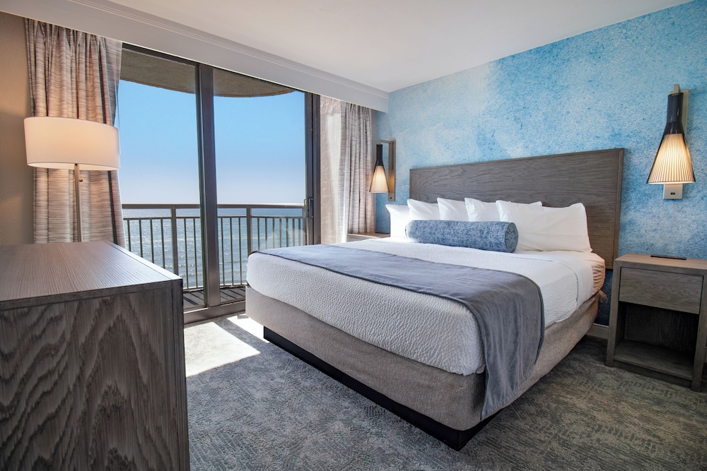 2 Bedrooms, Condo, Deluxe, King and Twin Beds, Ocean Front, Sofa