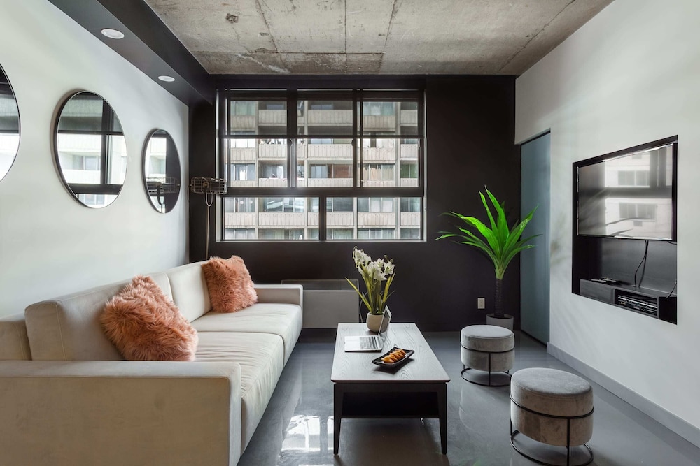 Pierce Boutique Apartments 47/73