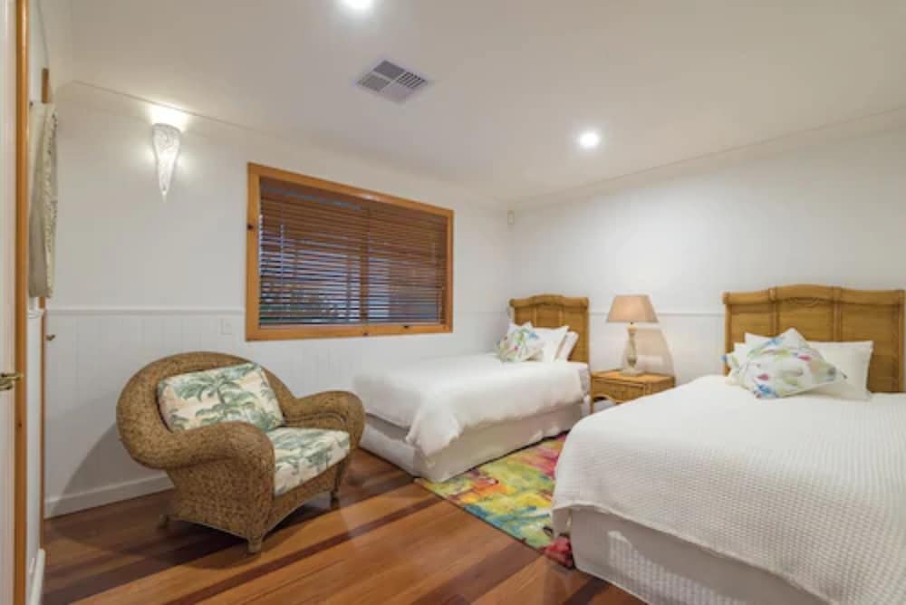 NOOSA OUTRIGGER BEACH RESORT 29/73