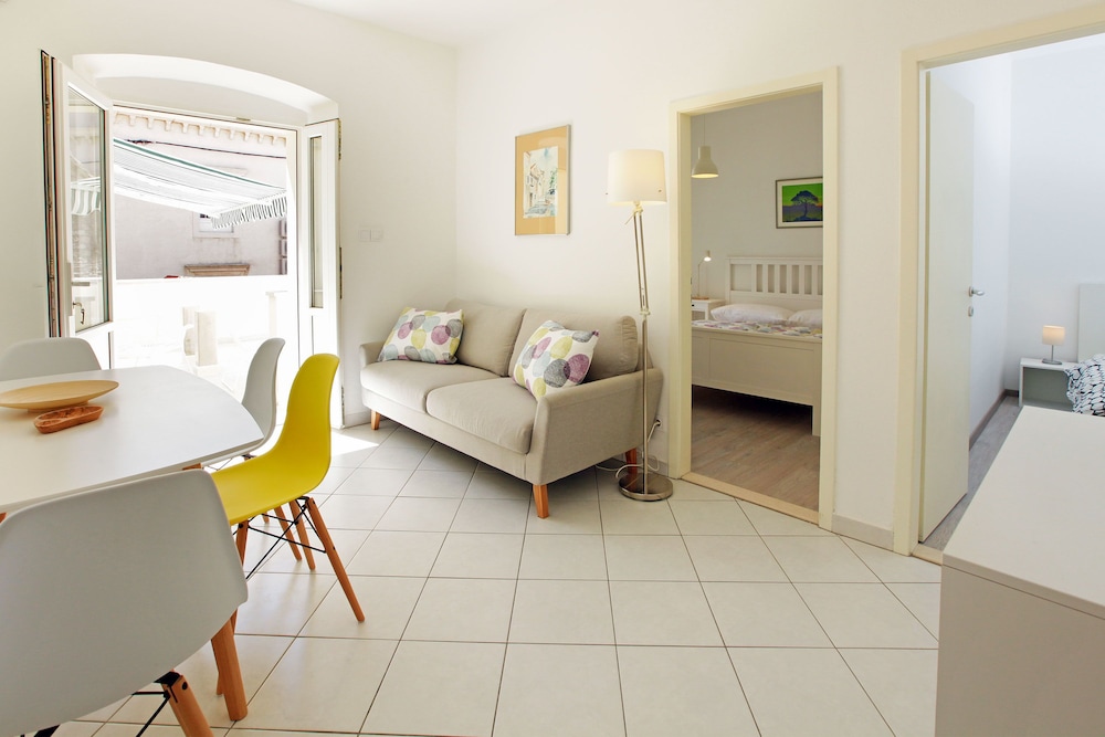 Luxury Seaside Apartments 13/50
