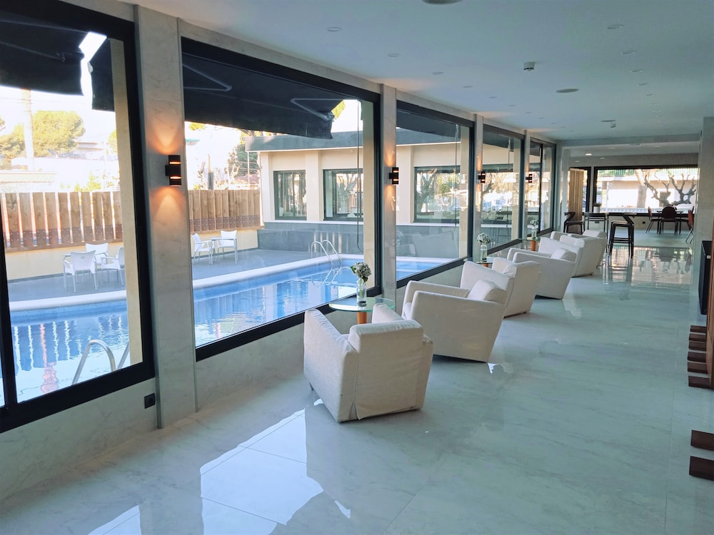 Hotel 153 38/71