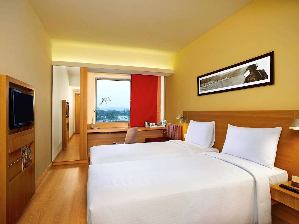 ibis Gurgaon Golf Course Road 25/72