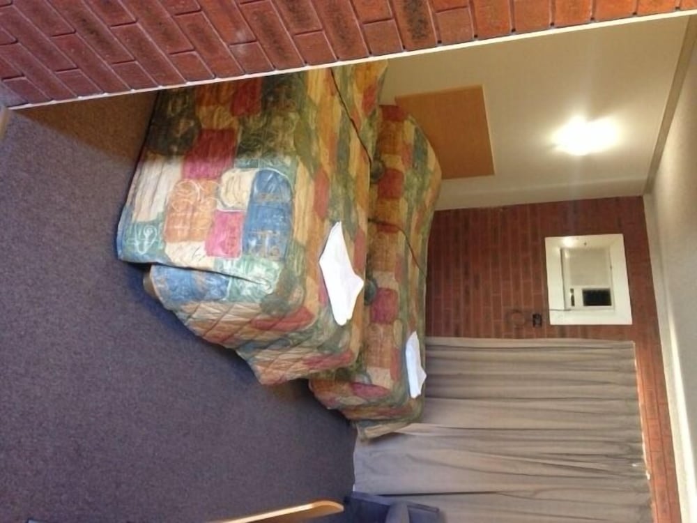 Budget Motel 18/46