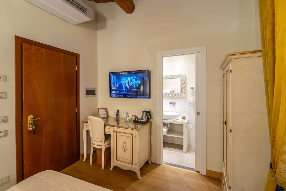 Hotel Porta Faenza 64/87