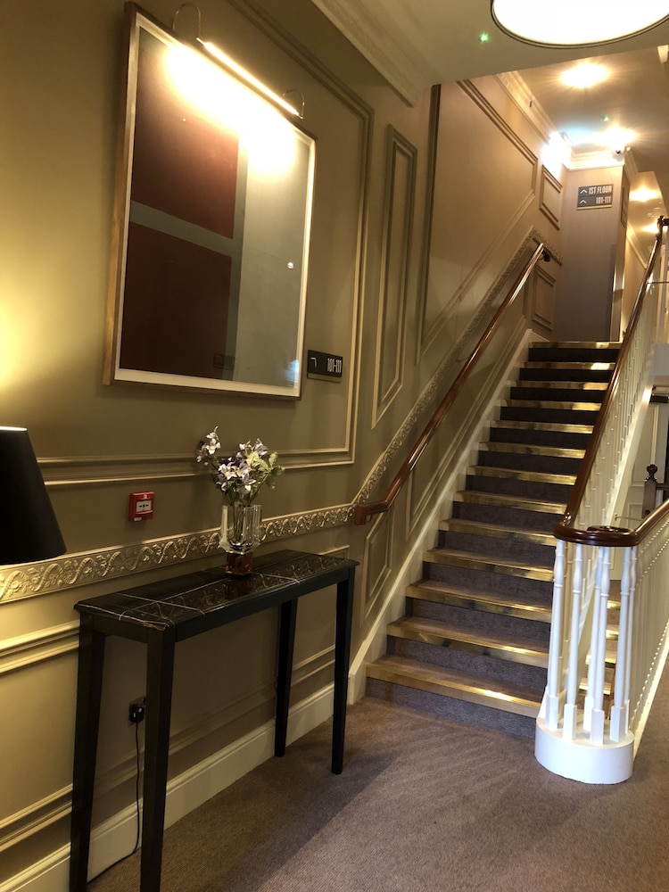 Hotel 7 22/40