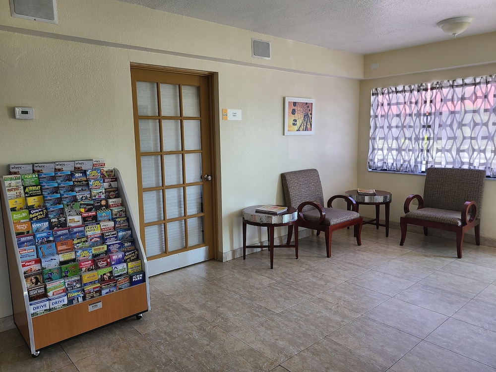 Quality Inn & Suites Orlando East - UCF Arena 33/43