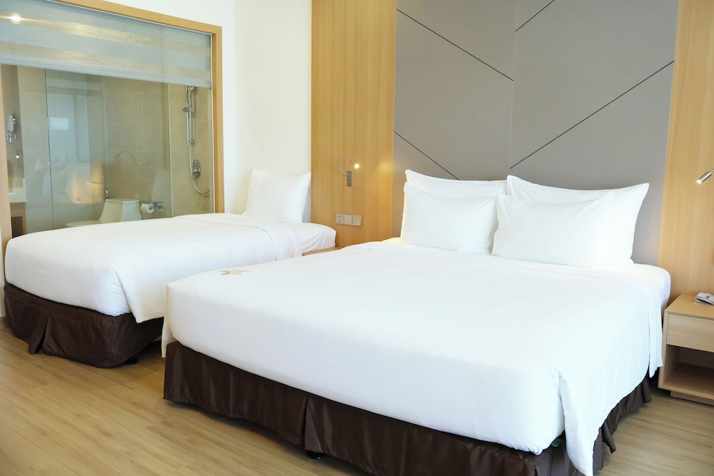 Deluxe, Triple, 1 King and 1 Single Beds, Ocean View