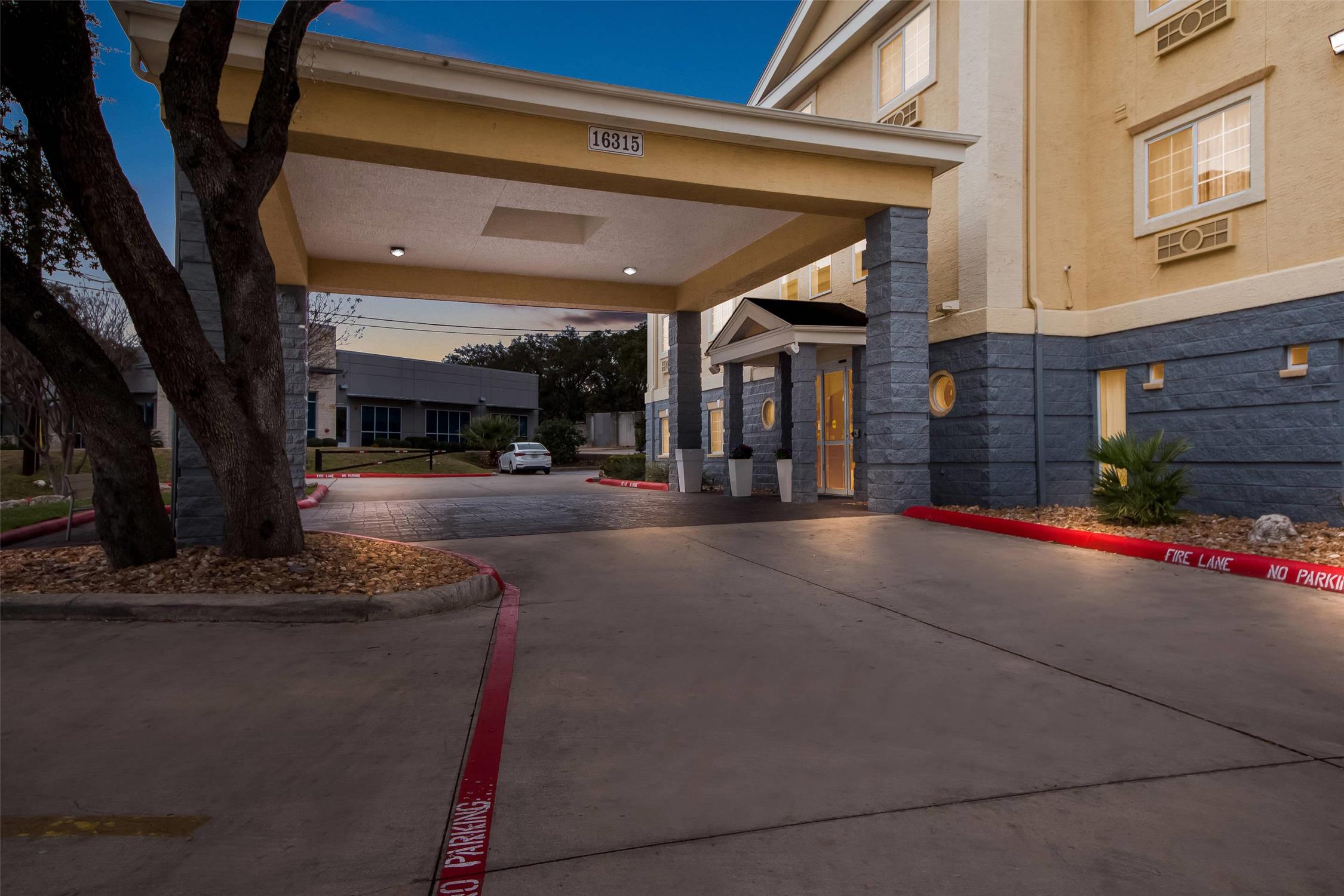 Quality Inn & Suites San Antonio Airport - Stone Oak 32/37