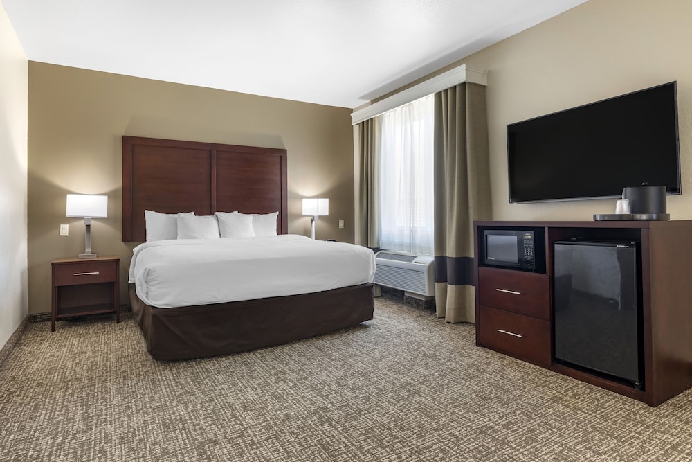 Comfort Inn & Suites Fort Worth West I-30 NAS JRB 8/40