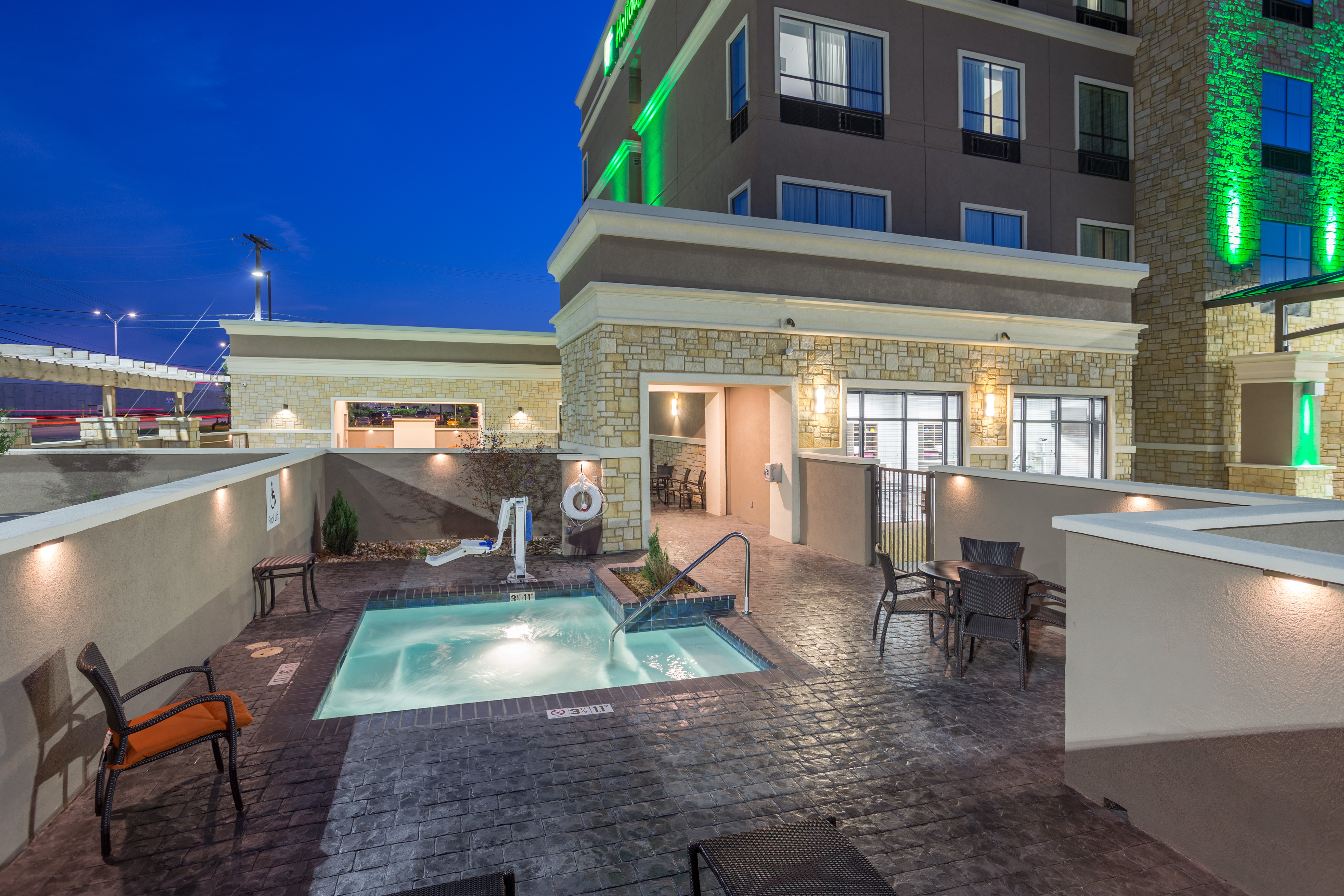Holiday Inn San Marcos 25/59