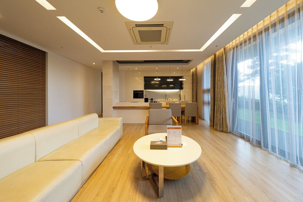 Velum Resort 42/58